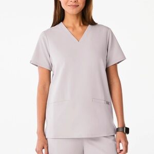 FIGS Small FW1100 Slate Neutral Gray Casma Three-Pocket Scrub Top